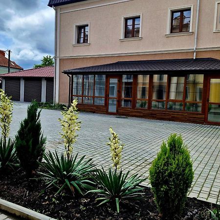 Апартаменти - Історія З Вікна คาเมียเนตส์-โปดิลสกี ภายนอก รูปภาพ
