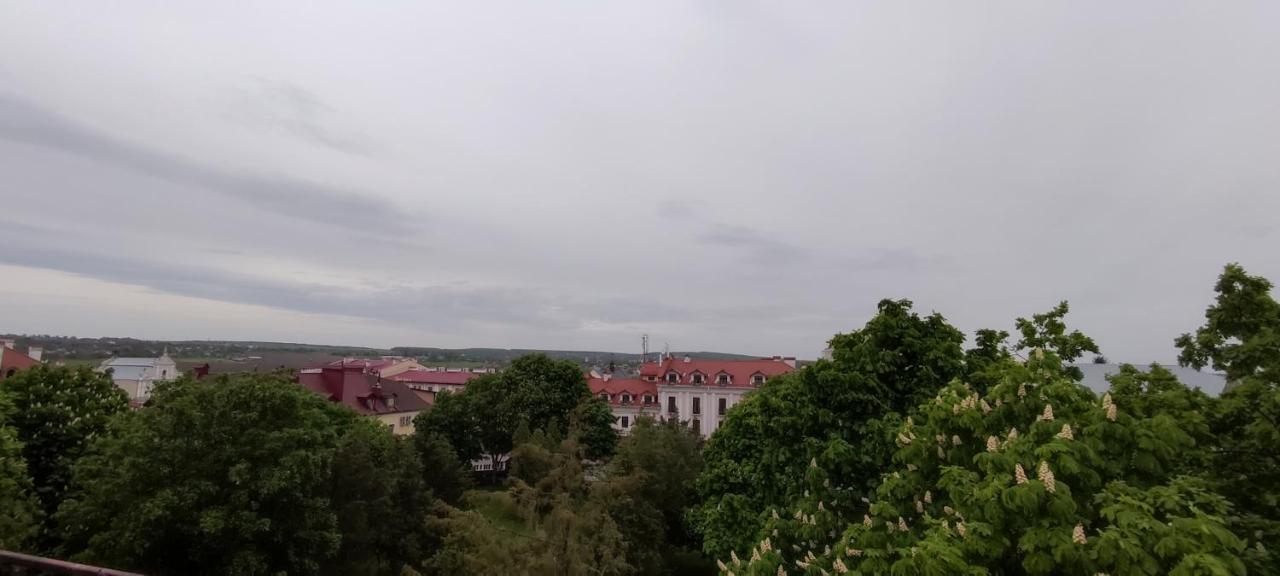 Апартаменти - Історія З Вікна คาเมียเนตส์-โปดิลสกี ภายนอก รูปภาพ